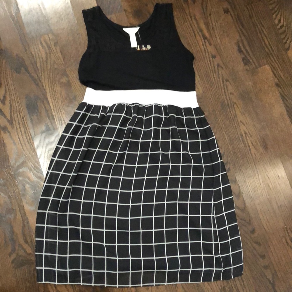 Black and white maternity dress